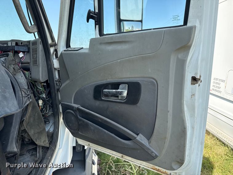 image for item EP0521 2013 International Prostar semi truck