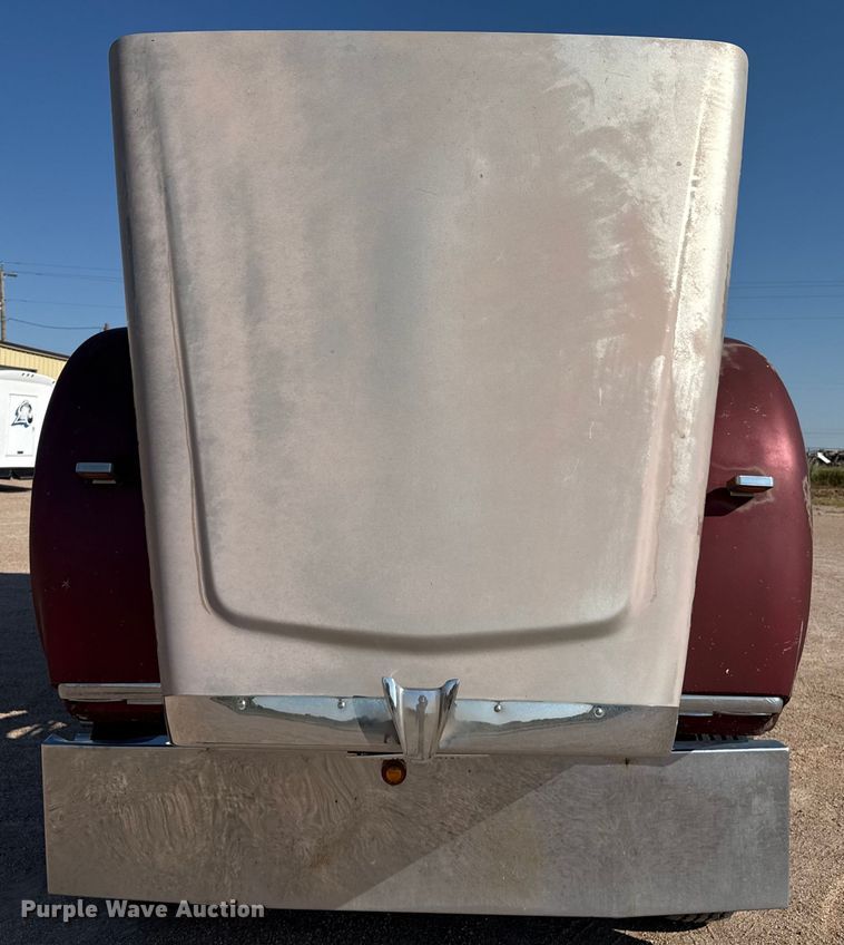 image for item EP0522 2001 Freightliner Conventional semi truck