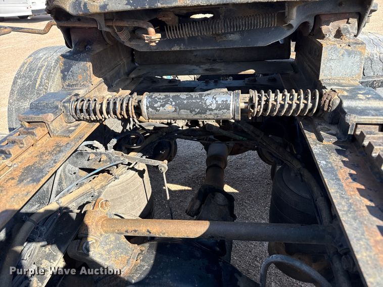 image for item EP0522 2001 Freightliner Conventional semi truck