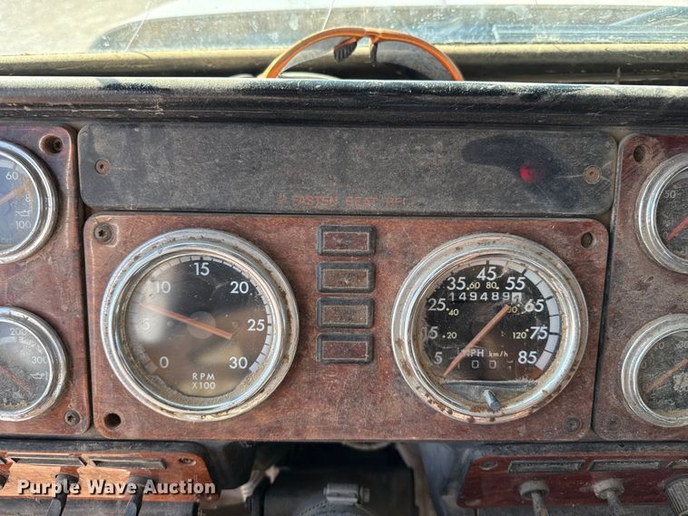 image for item EP0522 2001 Freightliner Conventional semi truck