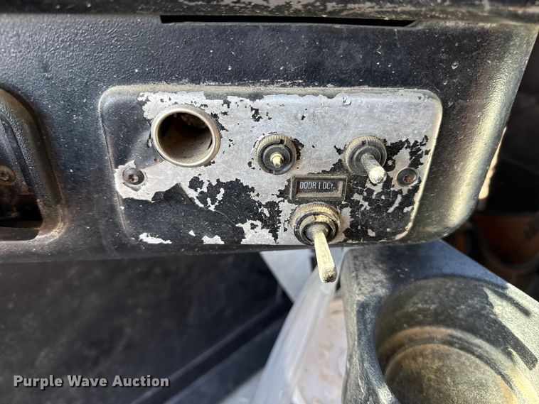 image for item EP0522 2001 Freightliner Conventional semi truck