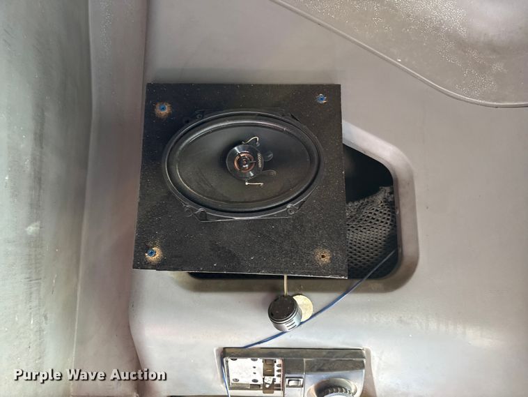 image for item EP0522 2001 Freightliner Conventional semi truck