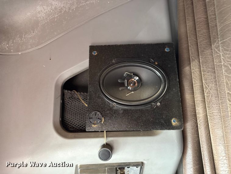 image for item EP0522 2001 Freightliner Conventional semi truck