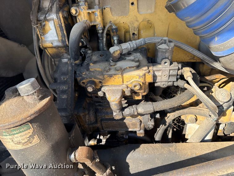 image for item EP0522 2001 Freightliner Conventional semi truck