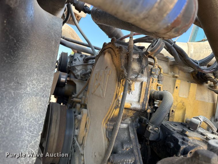 image for item EP0522 2001 Freightliner Conventional semi truck