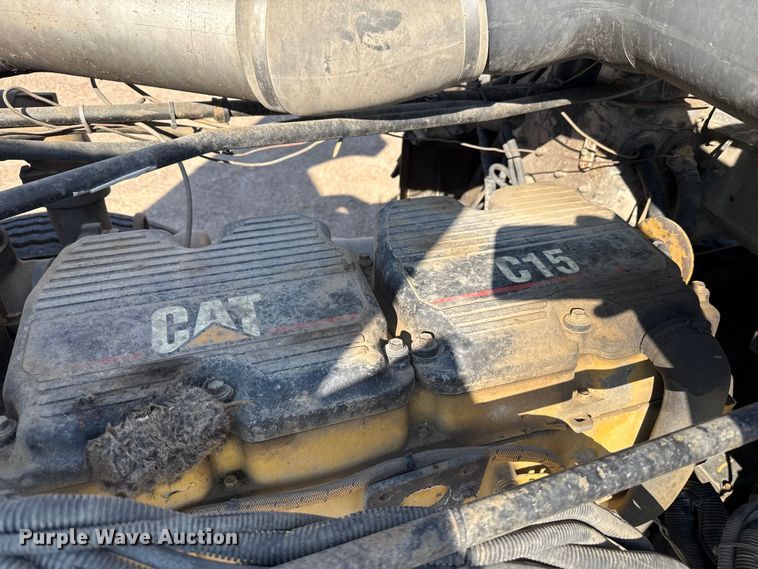 image for item EP0522 2001 Freightliner Conventional semi truck