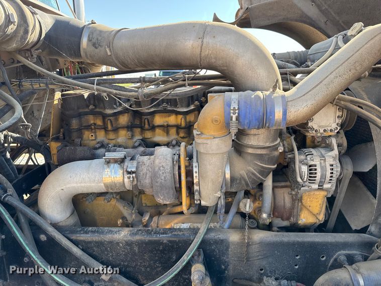 image for item EP0522 2001 Freightliner Conventional semi truck