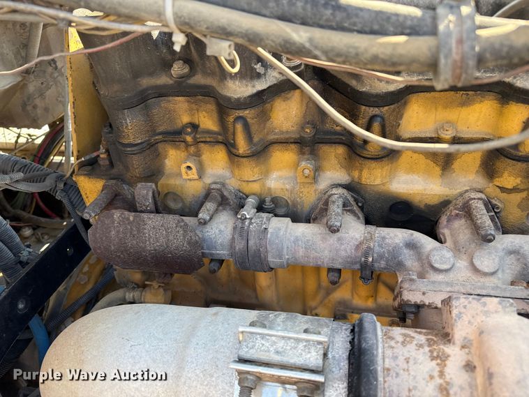 image for item EP0522 2001 Freightliner Conventional semi truck