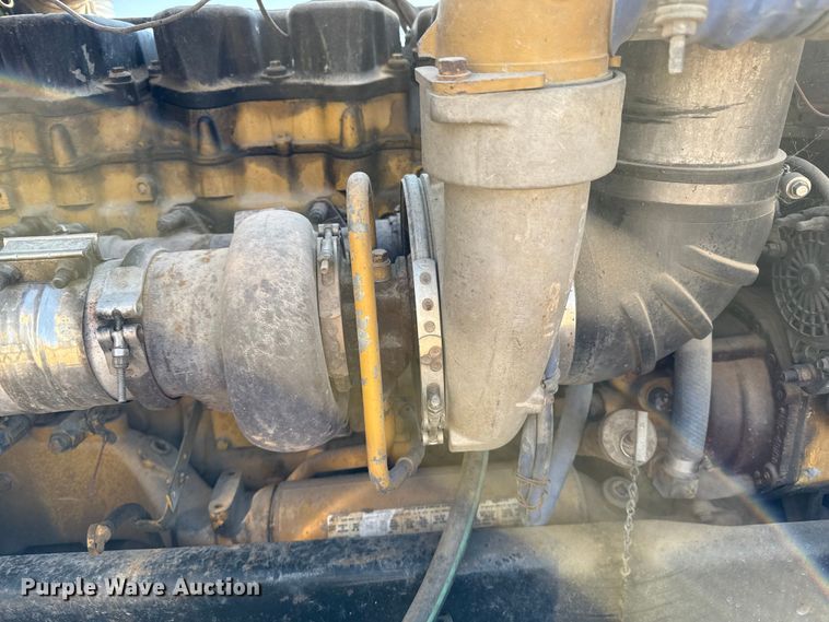 image for item EP0522 2001 Freightliner Conventional semi truck