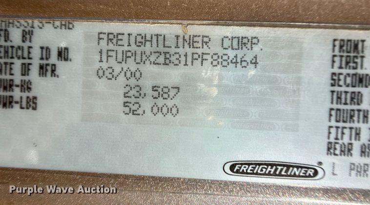 image for item EP0522 2001 Freightliner Conventional semi truck