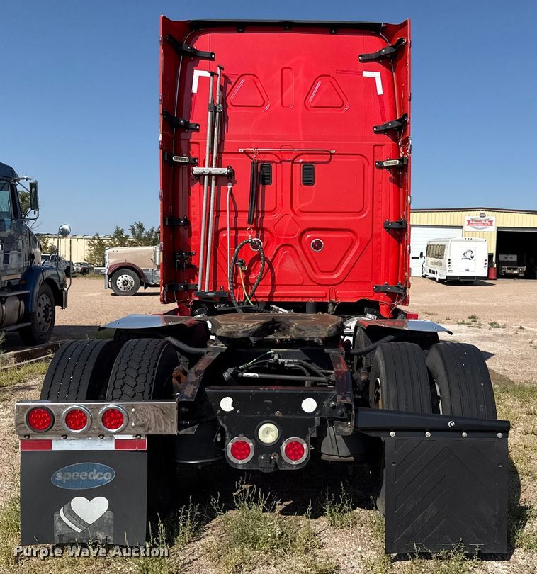 image for item EP0523 2015 Freightliner Cascadia semi truck