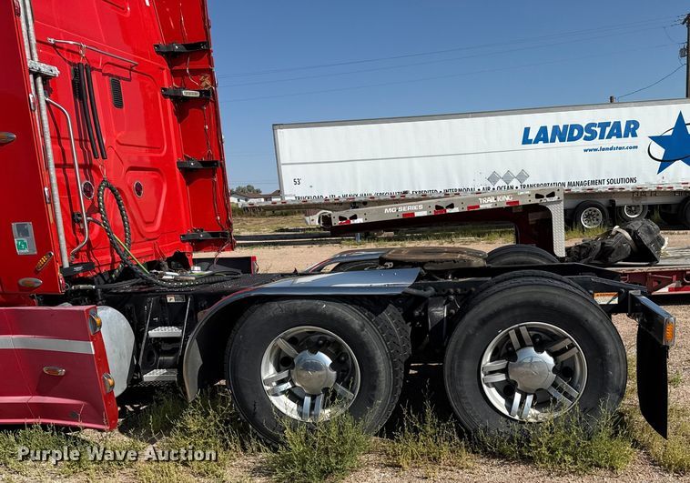 image for item EP0523 2015 Freightliner Cascadia semi truck