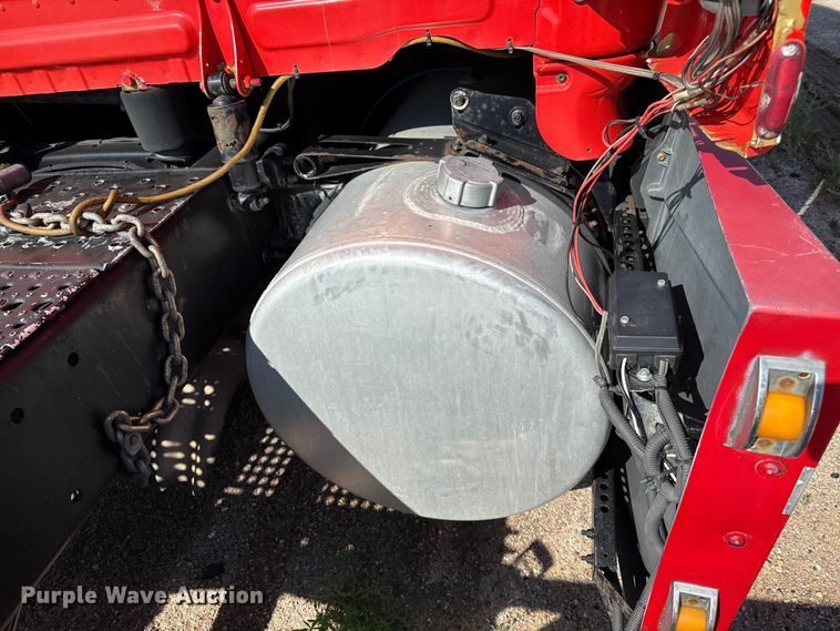 image for item EP0523 2015 Freightliner Cascadia semi truck