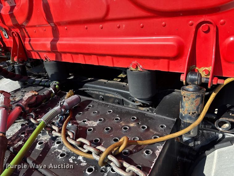 image for item EP0523 2015 Freightliner Cascadia semi truck