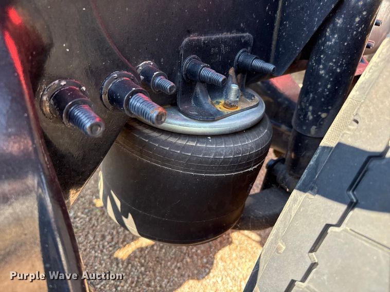 image for item EP0523 2015 Freightliner Cascadia semi truck