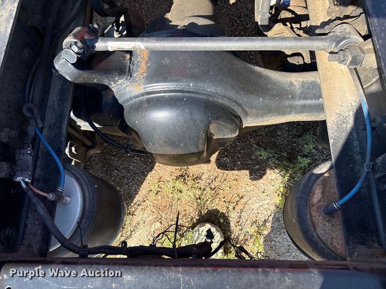 image for item EP0523 2015 Freightliner Cascadia semi truck