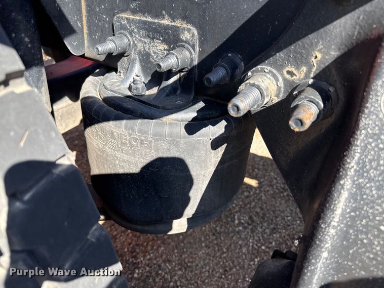 image for item EP0523 2015 Freightliner Cascadia semi truck