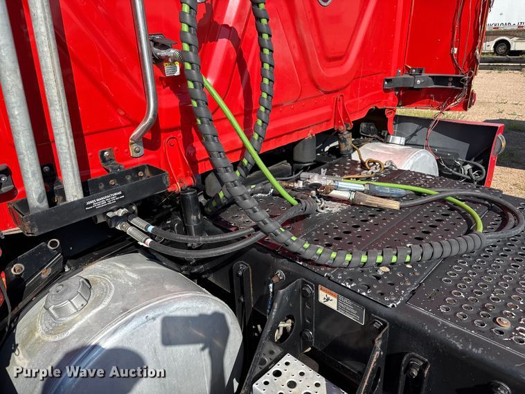 image for item EP0523 2015 Freightliner Cascadia semi truck