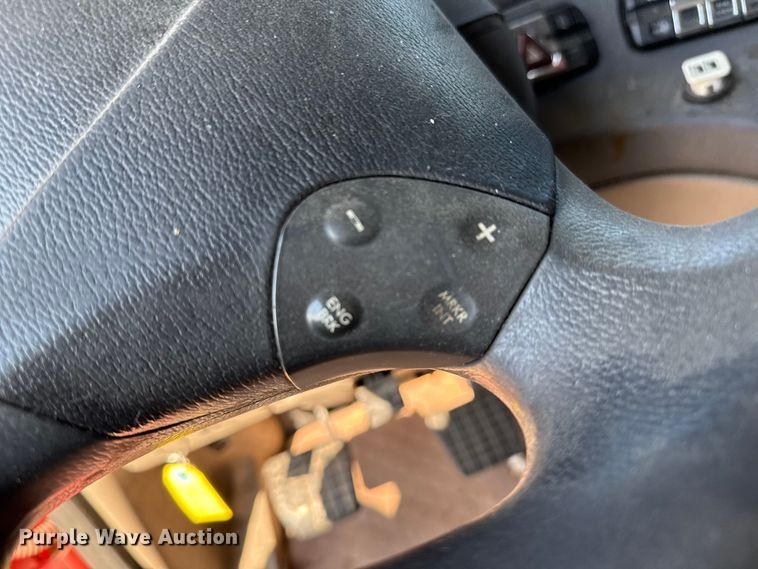 image for item EP0523 2015 Freightliner Cascadia semi truck