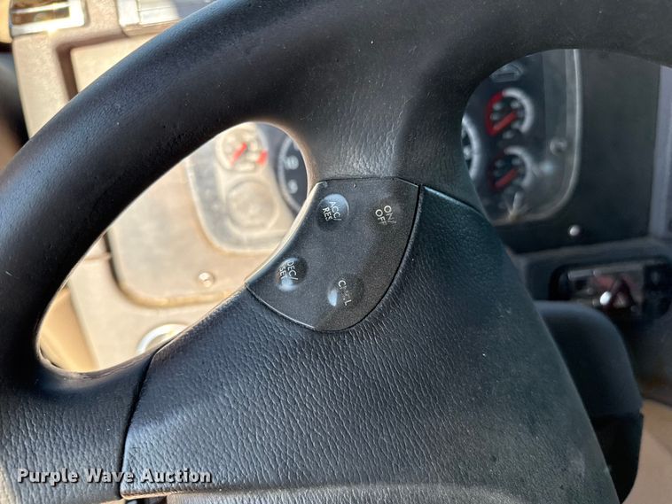 image for item EP0523 2015 Freightliner Cascadia semi truck