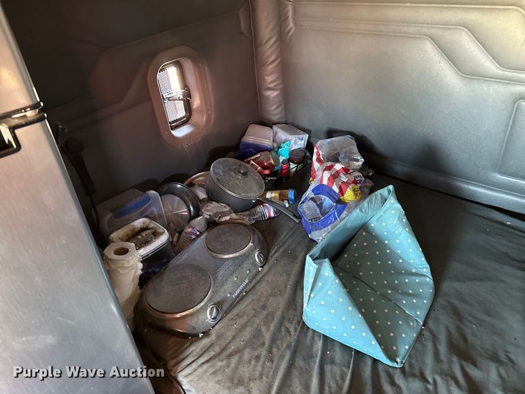 image for item EP0523 2015 Freightliner Cascadia semi truck