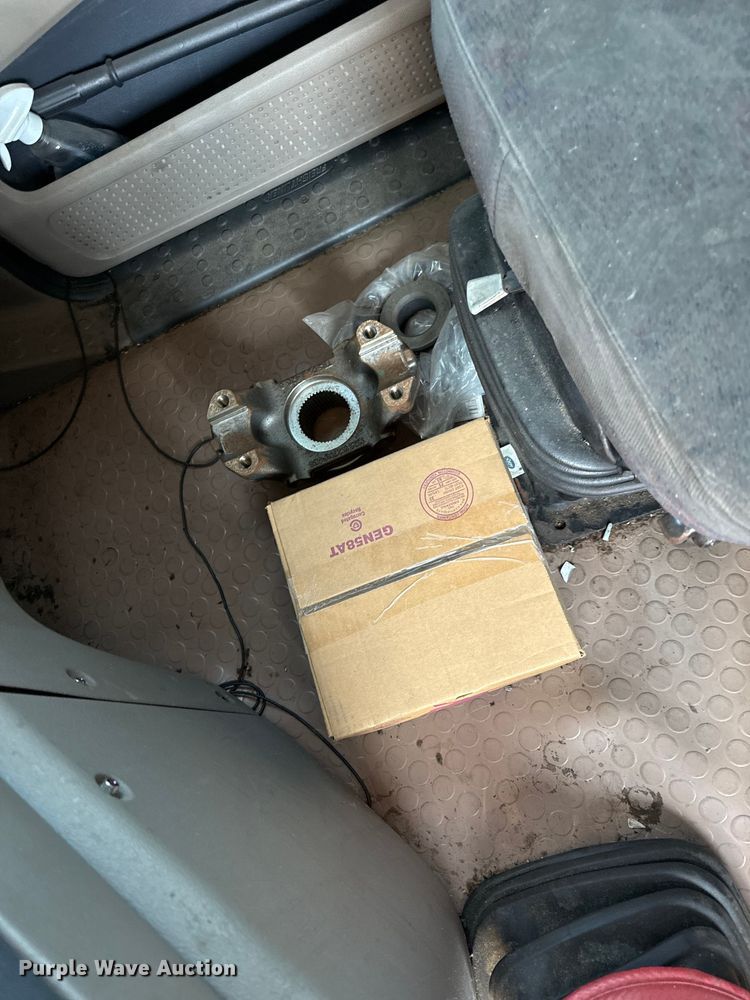 image for item EP0523 2015 Freightliner Cascadia semi truck