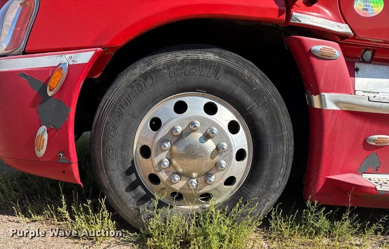 image for item EP0523 2015 Freightliner Cascadia semi truck