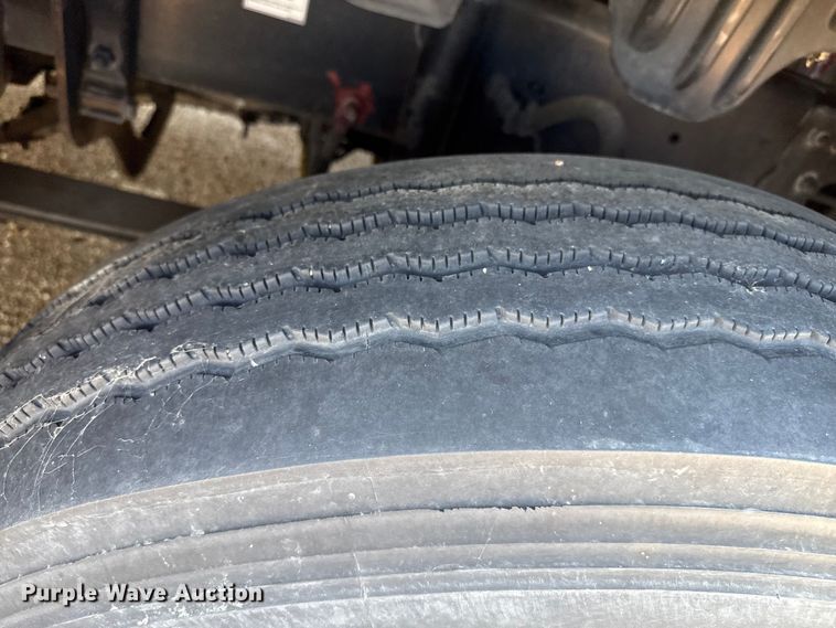 image for item EP0523 2015 Freightliner Cascadia semi truck