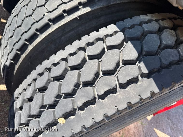 image for item EP0523 2015 Freightliner Cascadia semi truck