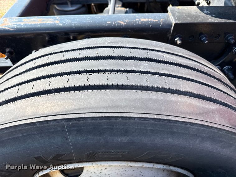 image for item EP0523 2015 Freightliner Cascadia semi truck