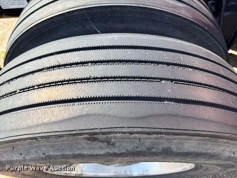 image for item EP0523 2015 Freightliner Cascadia semi truck