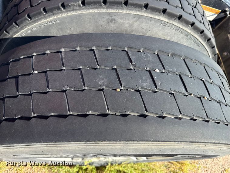 image for item EP0523 2015 Freightliner Cascadia semi truck