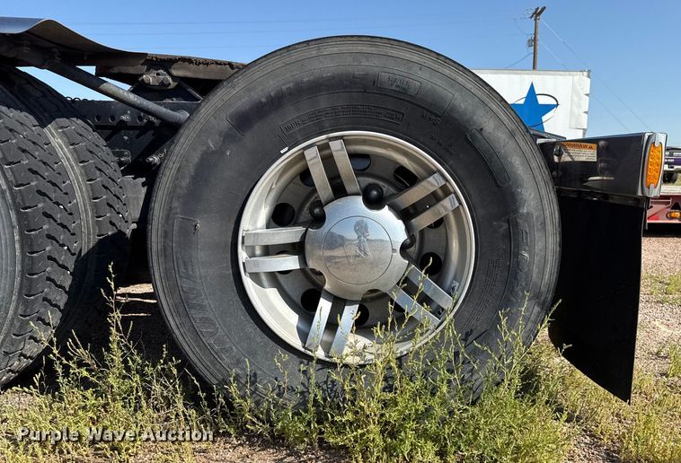 image for item EP0523 2015 Freightliner Cascadia semi truck