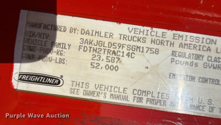 image for item EP0523 2015 Freightliner Cascadia semi truck