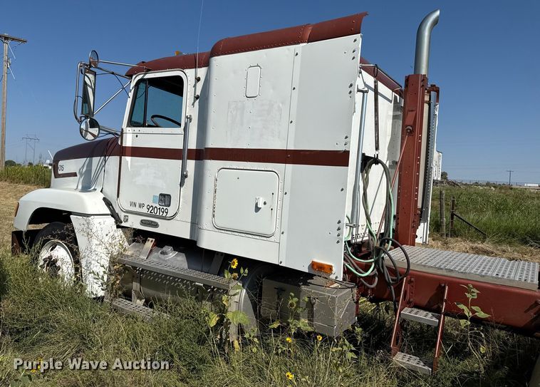 image for item EP0524 1998 Freightliner FLD semi truck