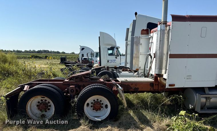 image for item EP0524 1998 Freightliner FLD semi truck