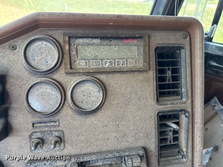 image for item EP0524 1998 Freightliner FLD semi truck