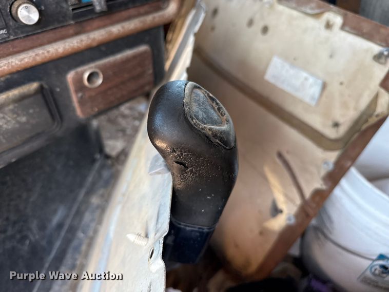 image for item EP0524 1998 Freightliner FLD semi truck