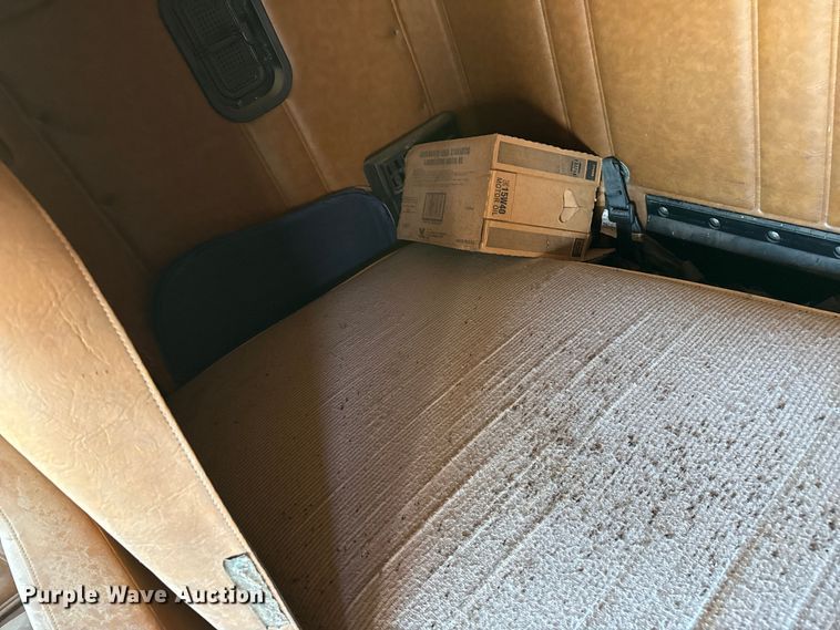 image for item EP0524 1998 Freightliner FLD semi truck