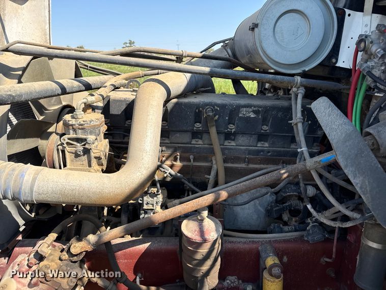 image for item EP0524 1998 Freightliner FLD semi truck