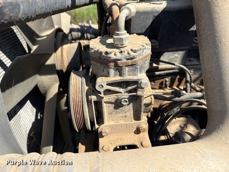 image for item EP0524 1998 Freightliner FLD semi truck