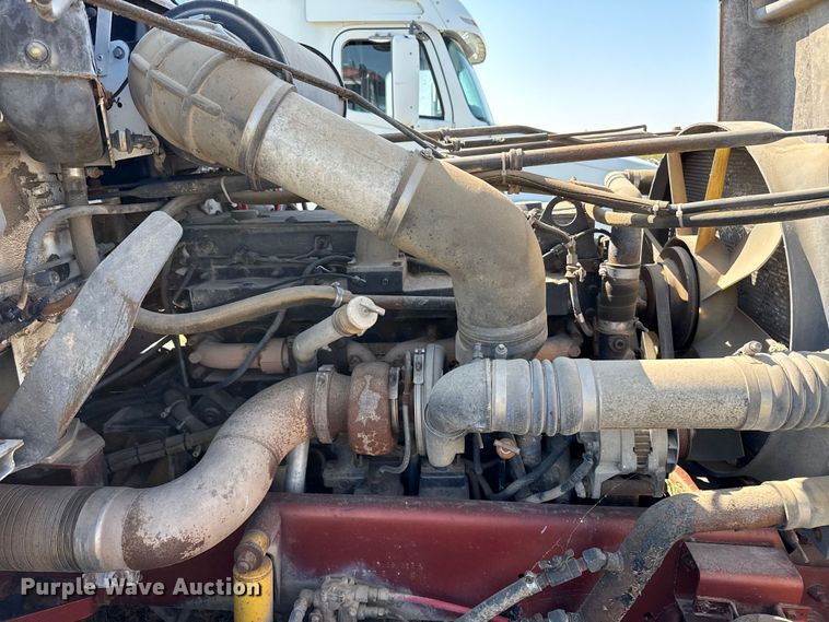 image for item EP0524 1998 Freightliner FLD semi truck