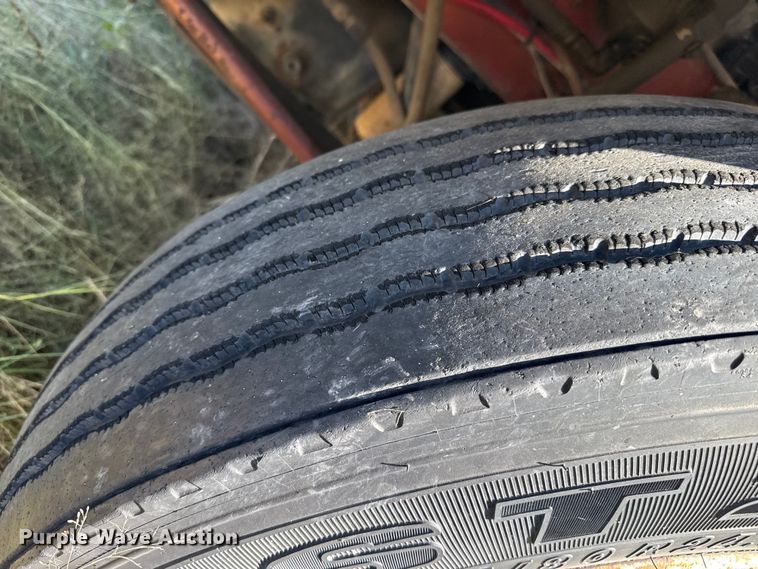 image for item EP0524 1998 Freightliner FLD semi truck