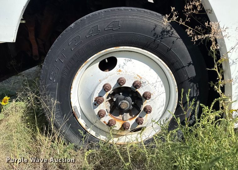 image for item EP0524 1998 Freightliner FLD semi truck