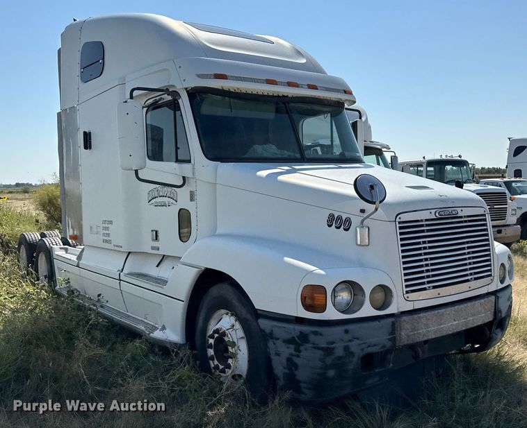 image for item EP0525 1999 Freightliner Century Class semi truck