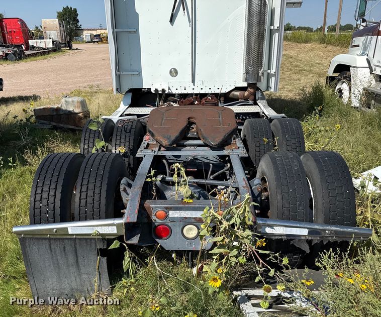 image for item EP0525 1999 Freightliner Century Class semi truck