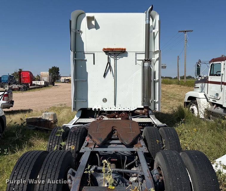 image for item EP0525 1999 Freightliner Century Class semi truck