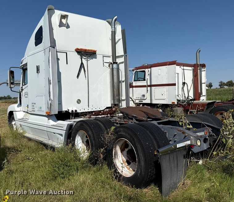 image for item EP0525 1999 Freightliner Century Class semi truck
