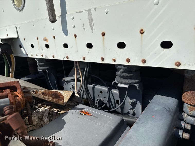 image for item EP0525 1999 Freightliner Century Class semi truck