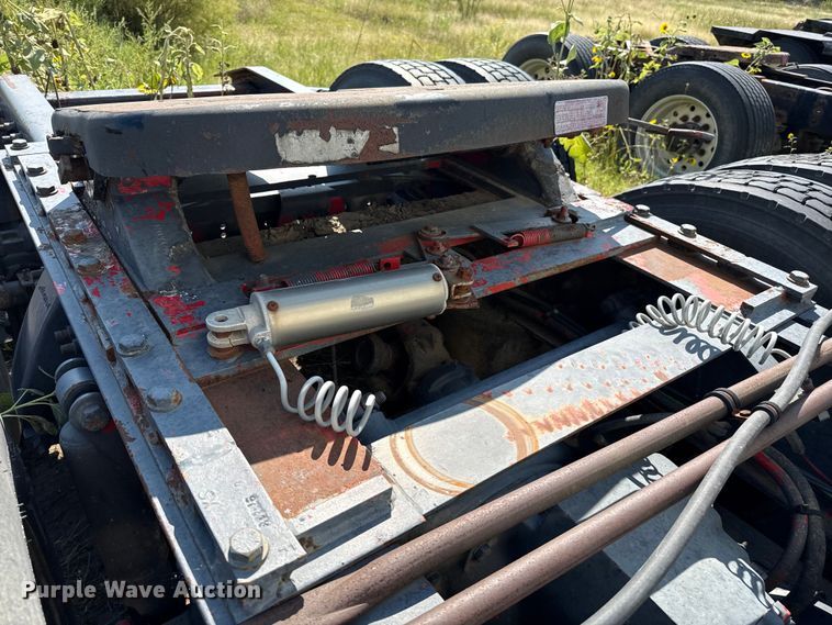 image for item EP0525 1999 Freightliner Century Class semi truck